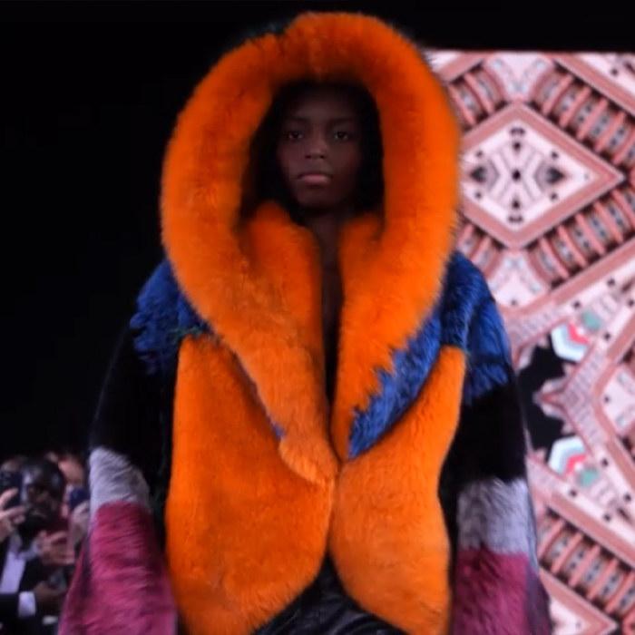 От кокошников до ирокезов: начинающие дизайнеры представили работы на модном показе в Москве