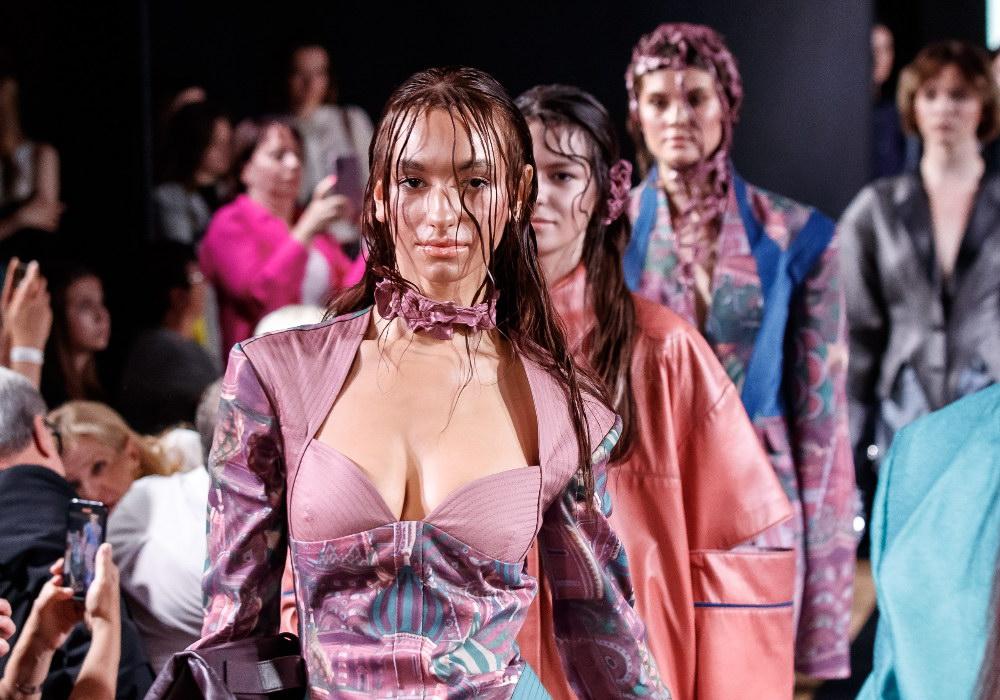 Репортажи телеканалов «360» и «Москва 24» о модном показе B&D в Гостином дворе